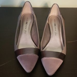 Kitten heel dress shoes
